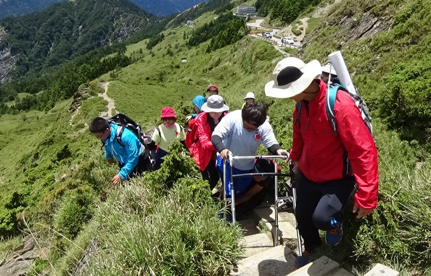 登石門山